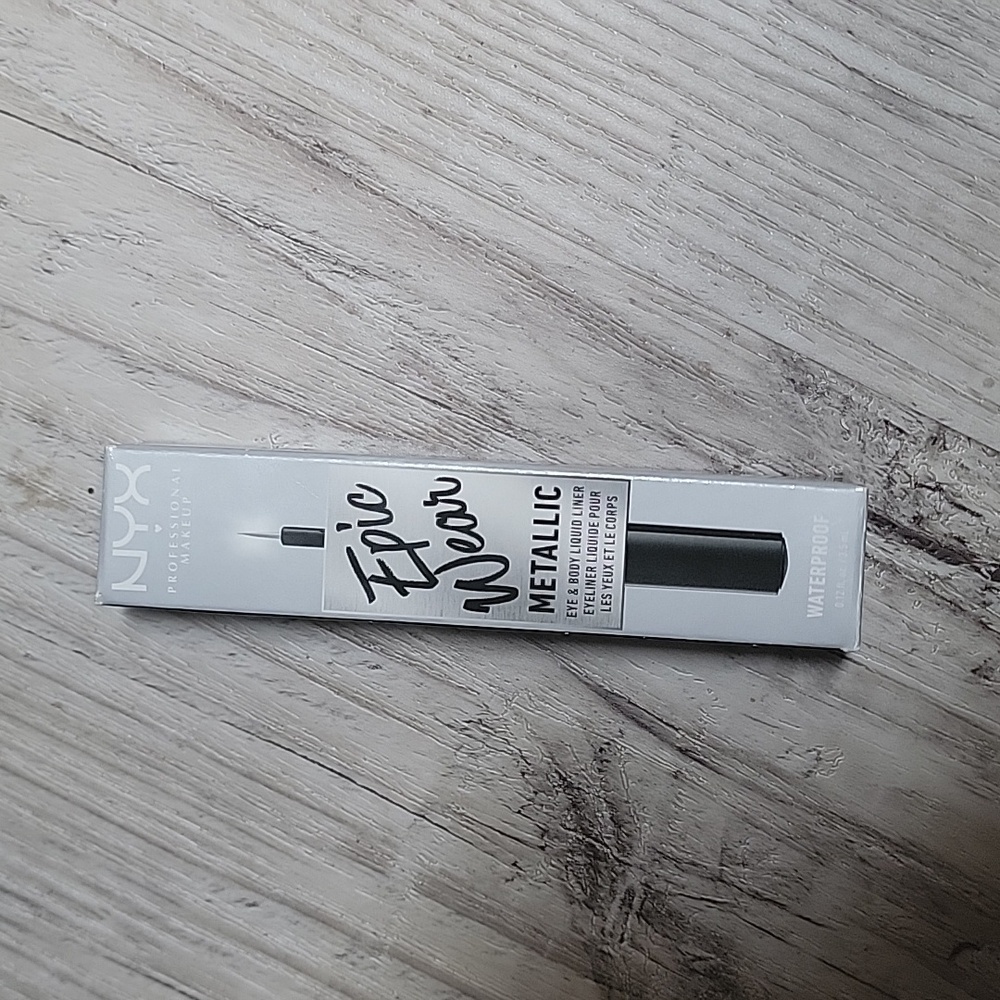 NYX Epic Wear metallic liner
